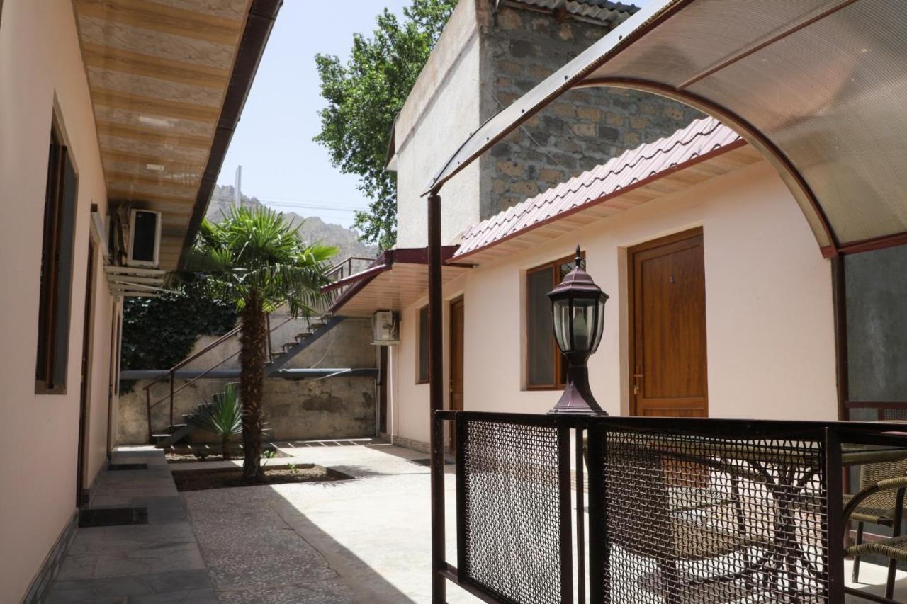 מלון Meghri Naberejni מראה חיצוני תמונה